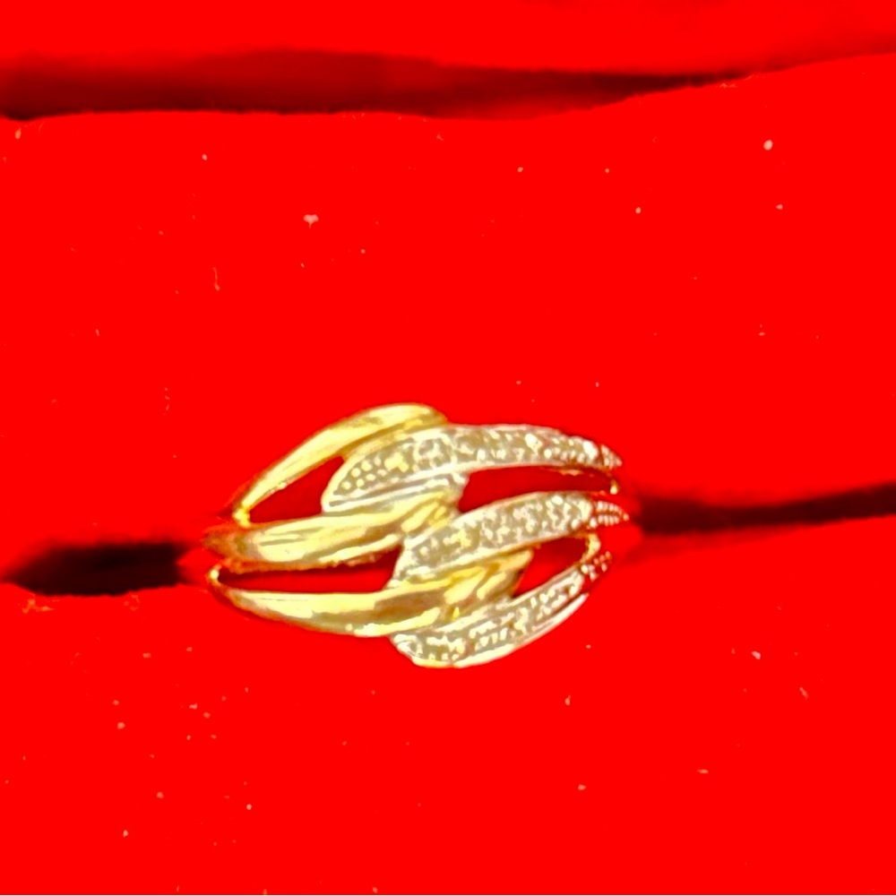Solid gold and genuine diamond ring